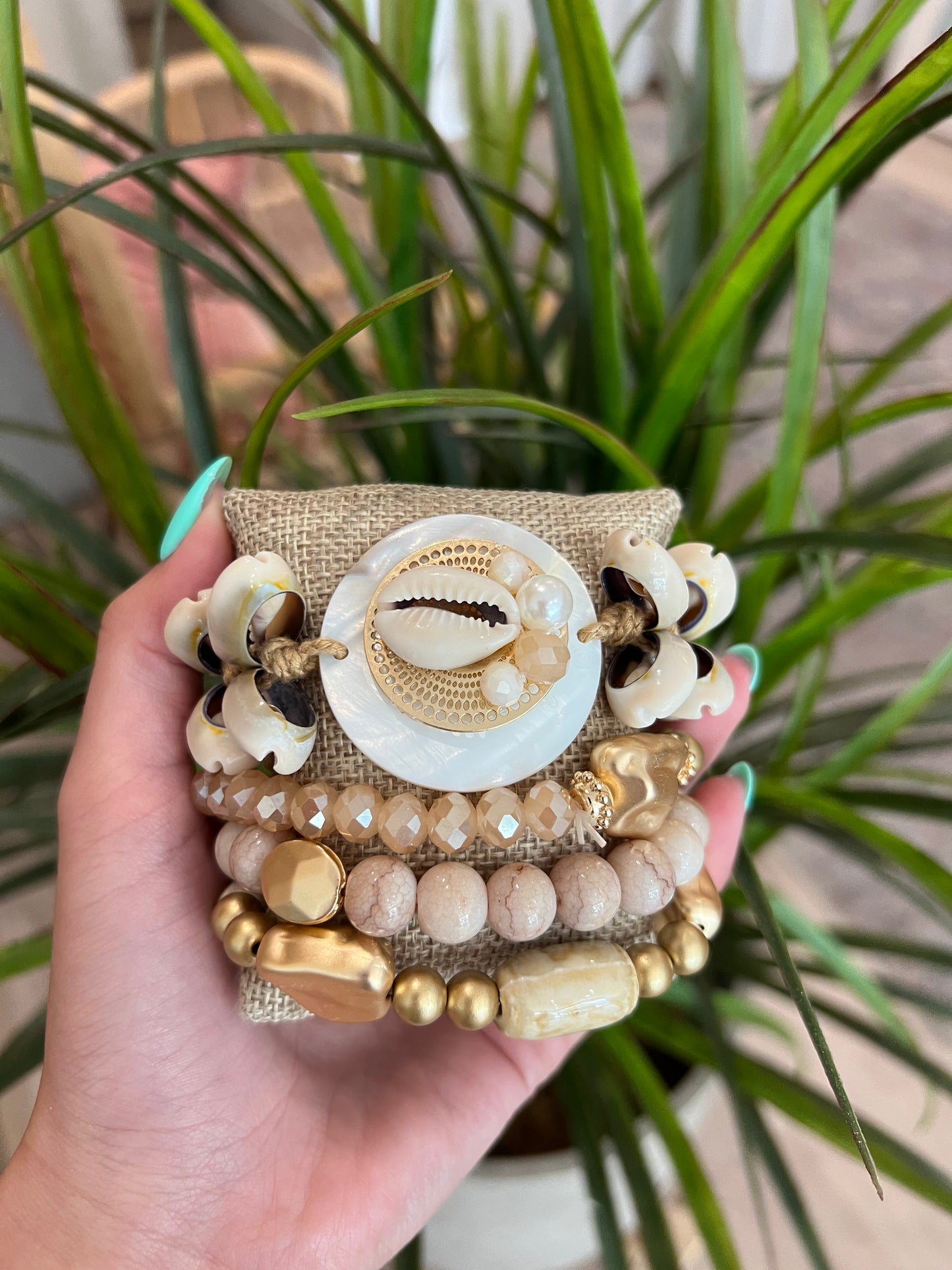 Nude/Gold Shell Bracelet Set
